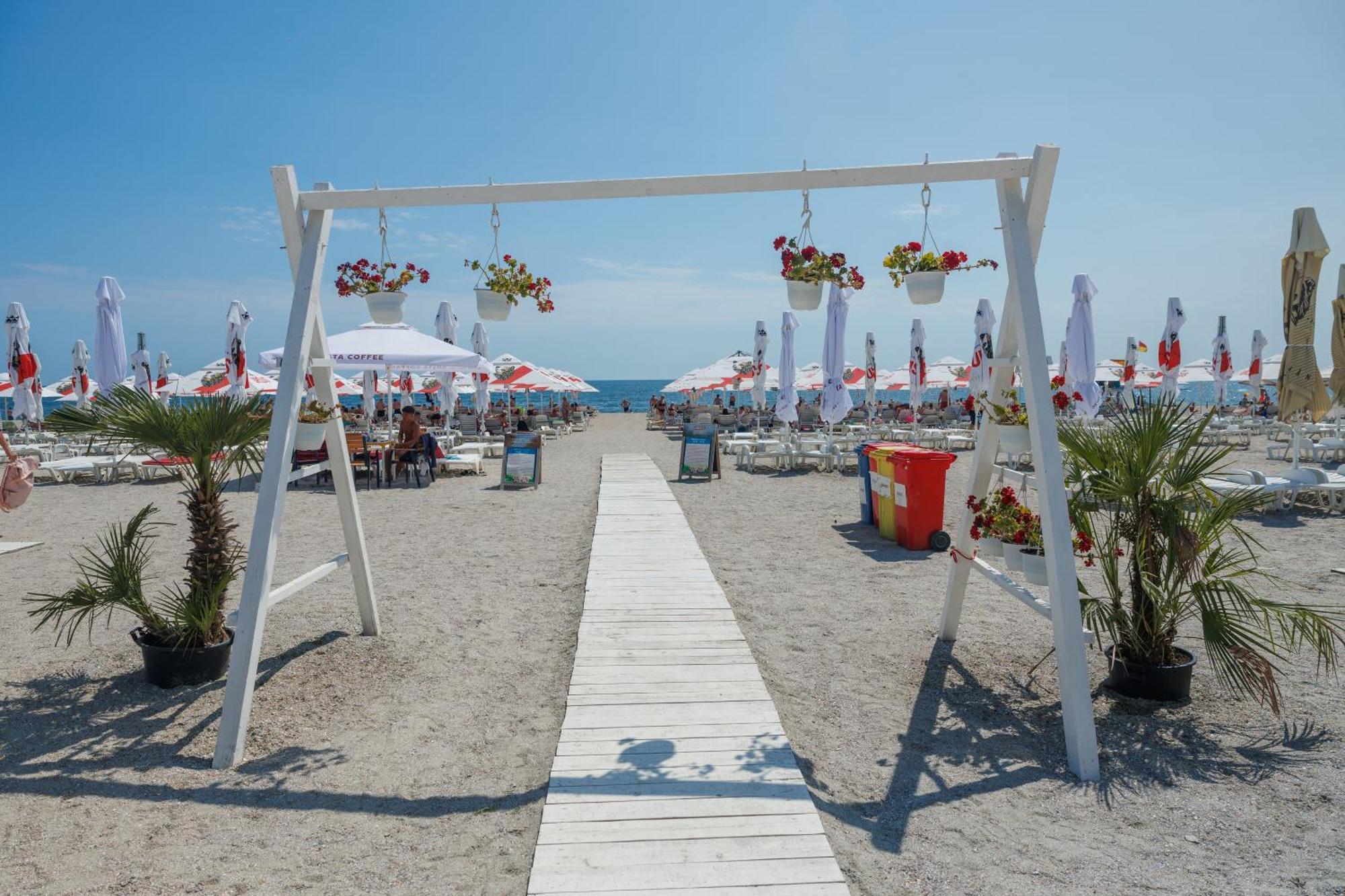 Hotel Comandor Mamaia Bagian luar foto
